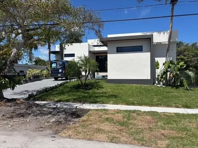 2161 NE 124th St, North Miami FL 33181 photo 2