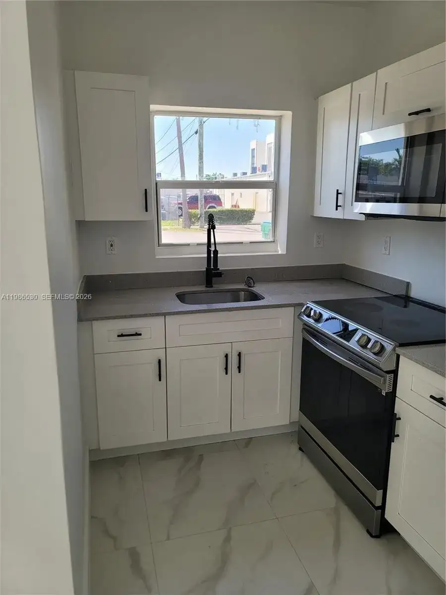1975 NW 24th Ct, Miami FL 33125 photo 5