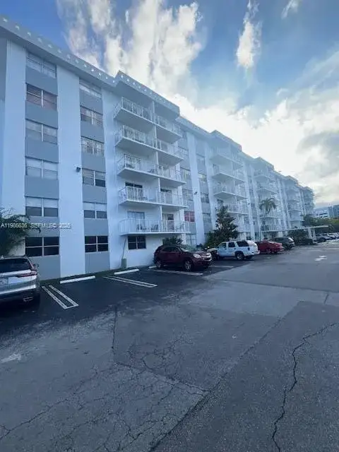 16465 NE 22nd Ave # 118, North Miami Beach FL 33160