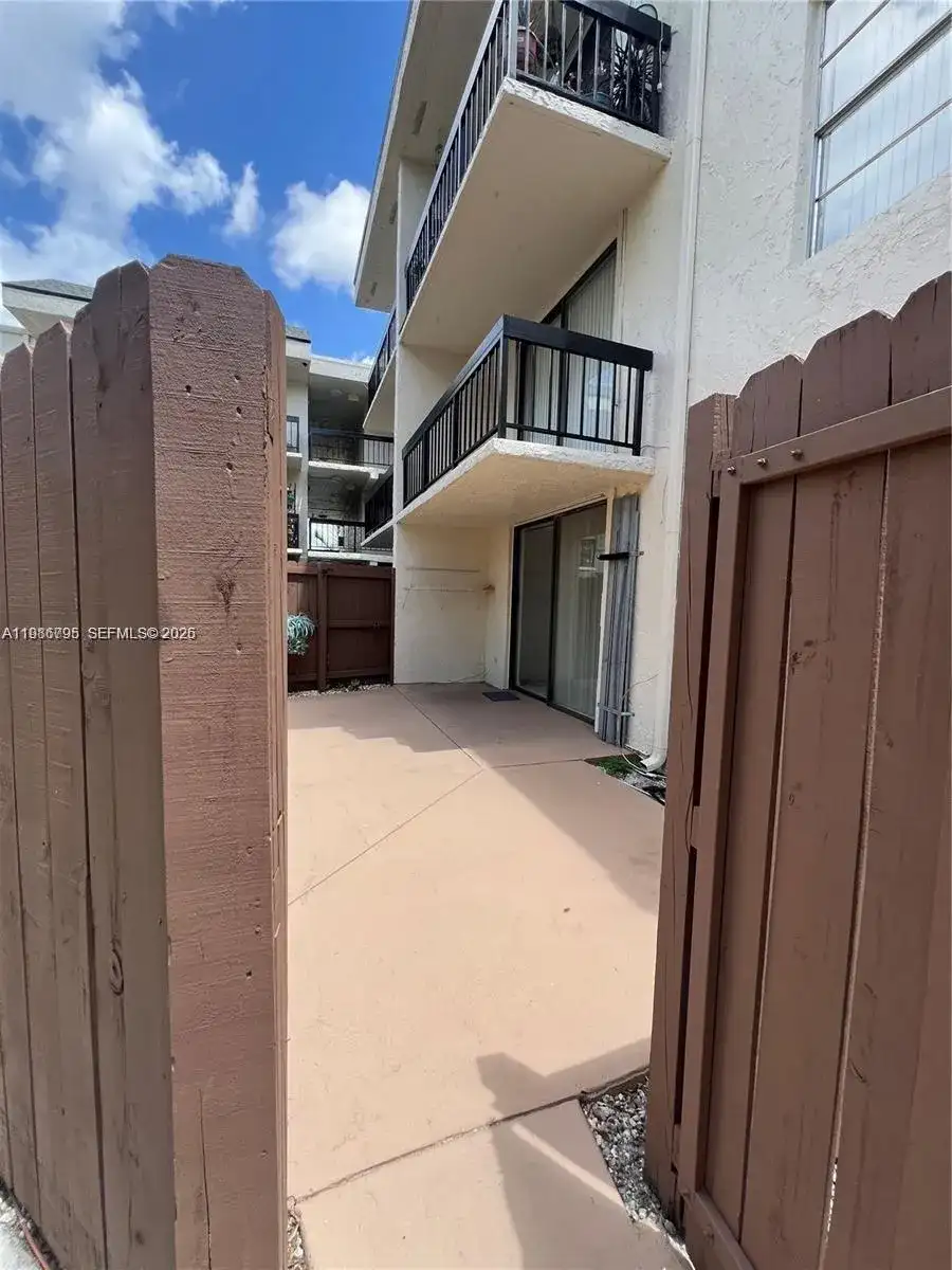 8307 SW 142nd Ave # F105, Miami FL 33183 photo 2