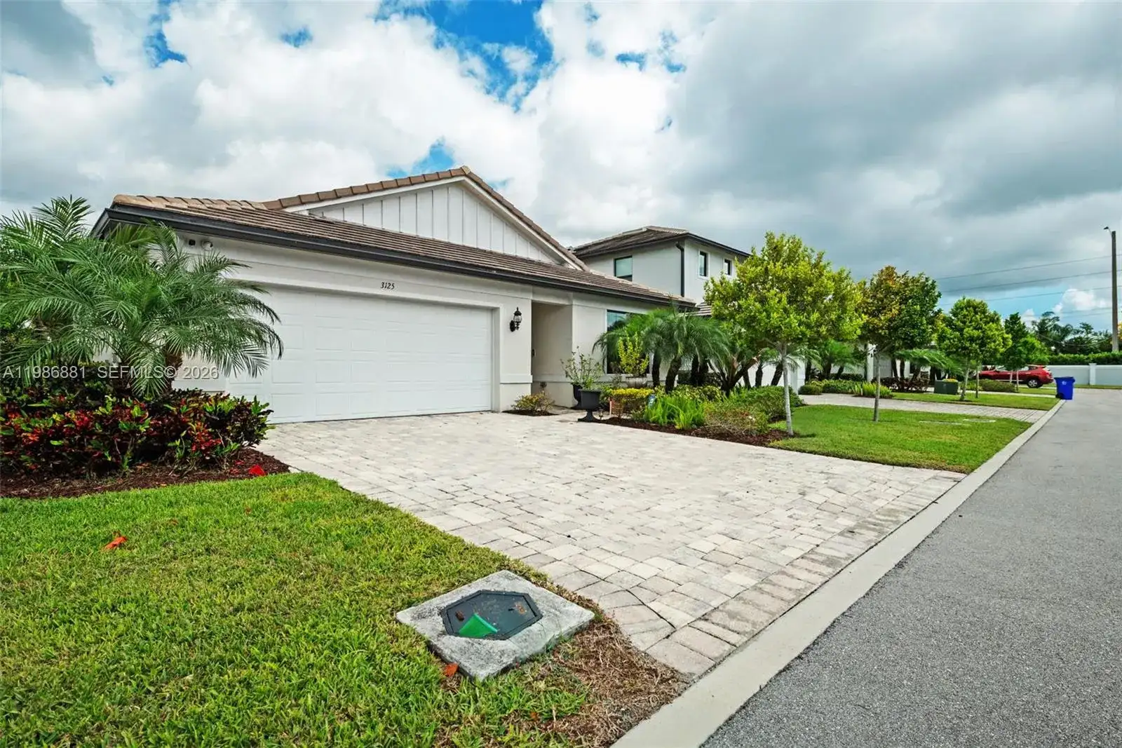 3125 Buttonwood Ct, Lauderdale Lakes FL 33311 photo 2