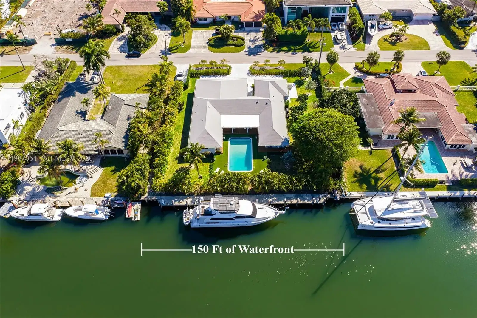 424 Alamanda Dr, Hallandale Beach FL 33009 photo 4