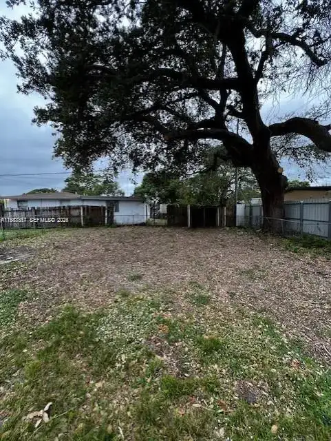3811 SW 31st Ct, West Park FL 33023 photo 3