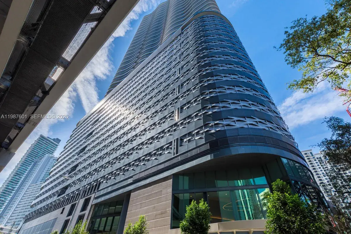 1000 Brickell Plz # 4104, Miami FL 33131