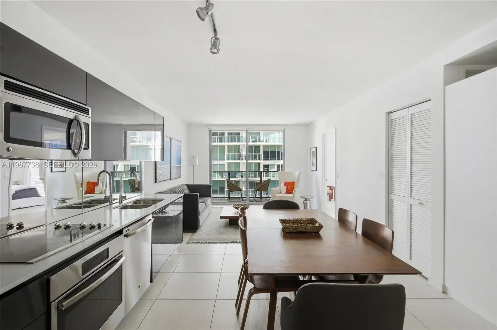 31 SE 6th St # 2504, Miami FL 33131 photo 3