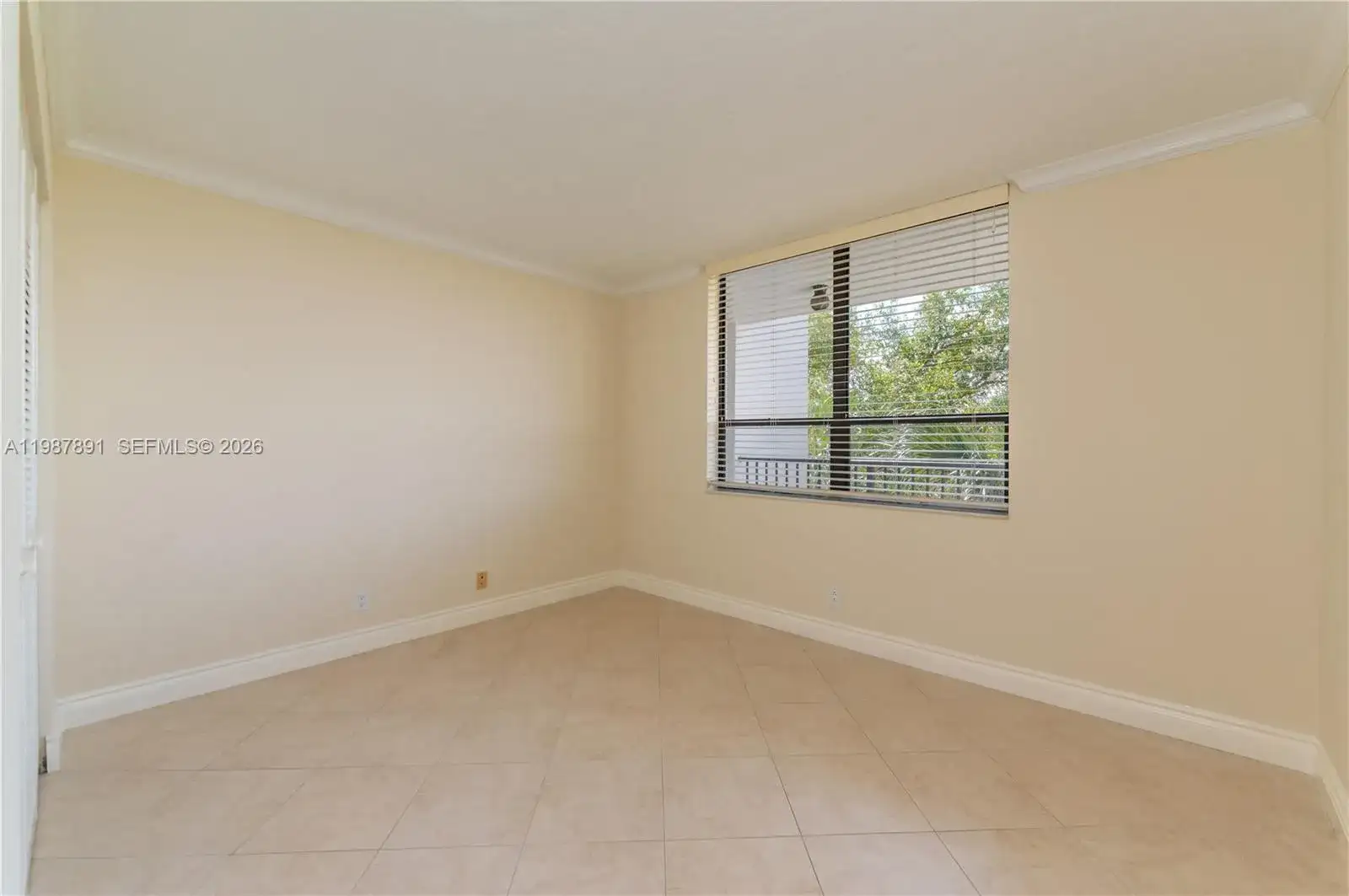 545 SE 12th St # 305, Dania Beach FL 33004 photo 2