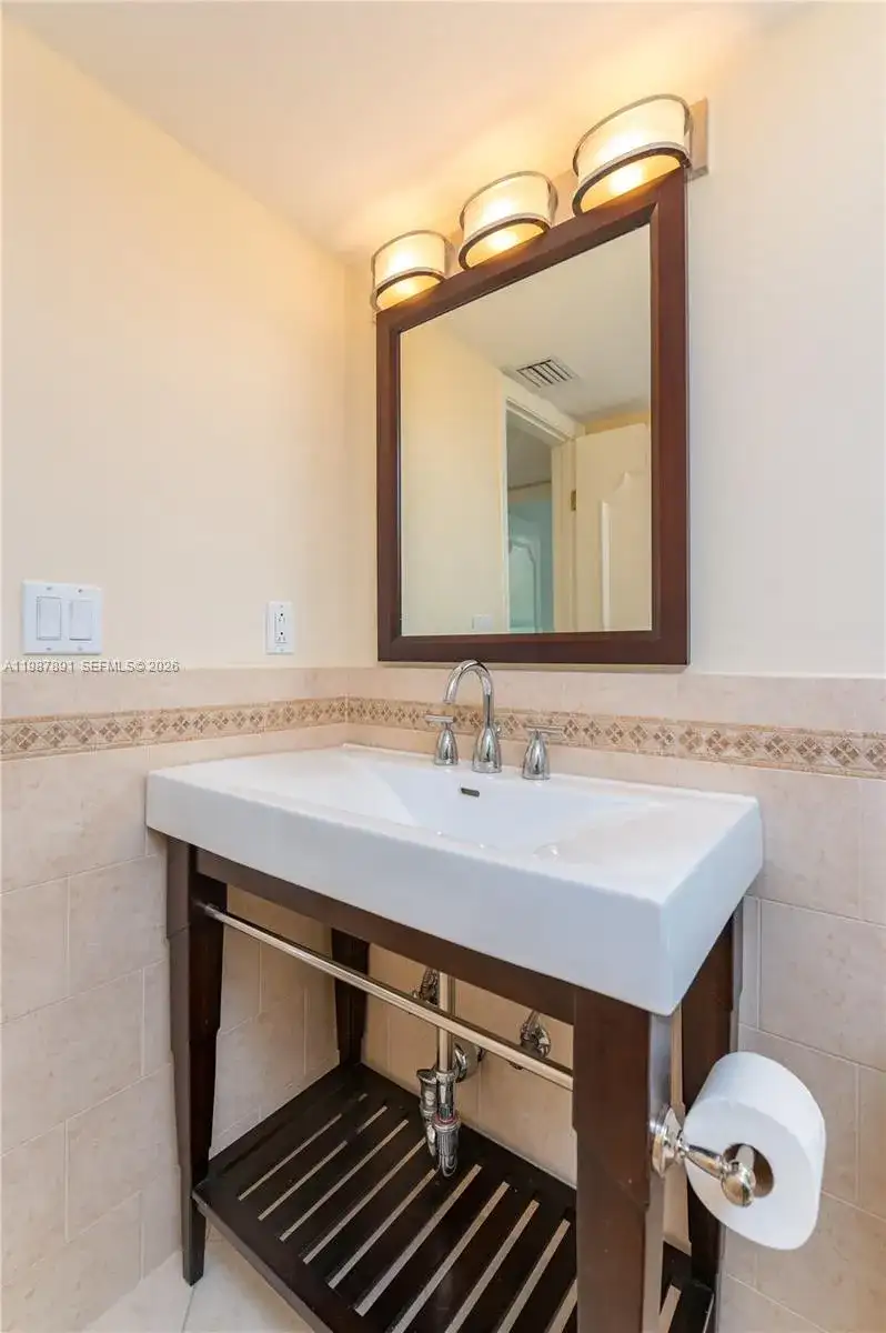 545 SE 12th St # 305, Dania Beach FL 33004 photo 4