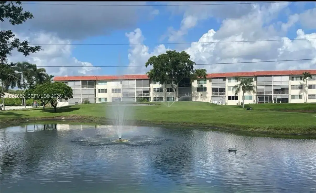 8901 S Hollybrook Blvd # 206, Pembroke Pines FL 33025