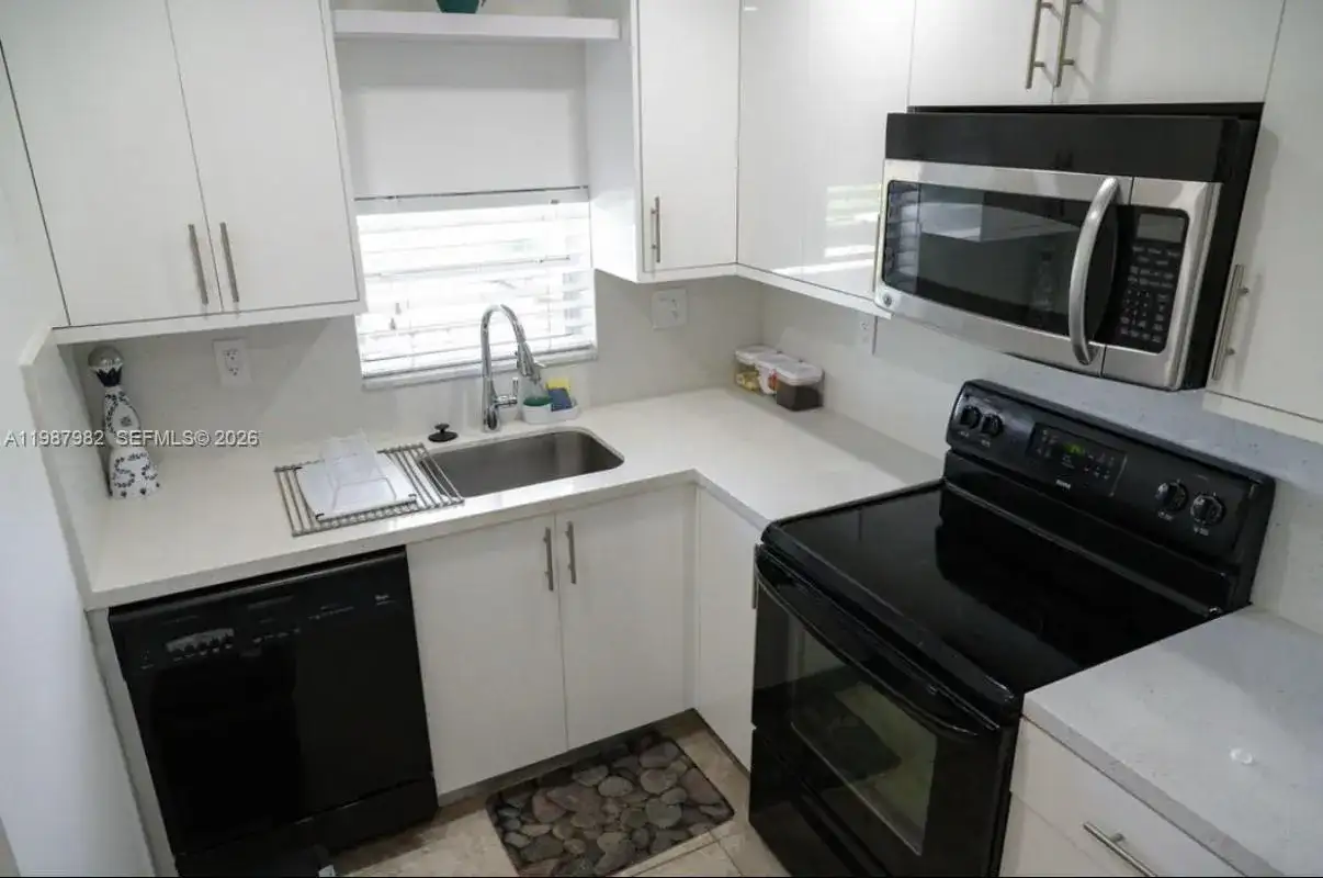 8901 S Hollybrook Blvd # 206, Pembroke Pines FL 33025 photo 4