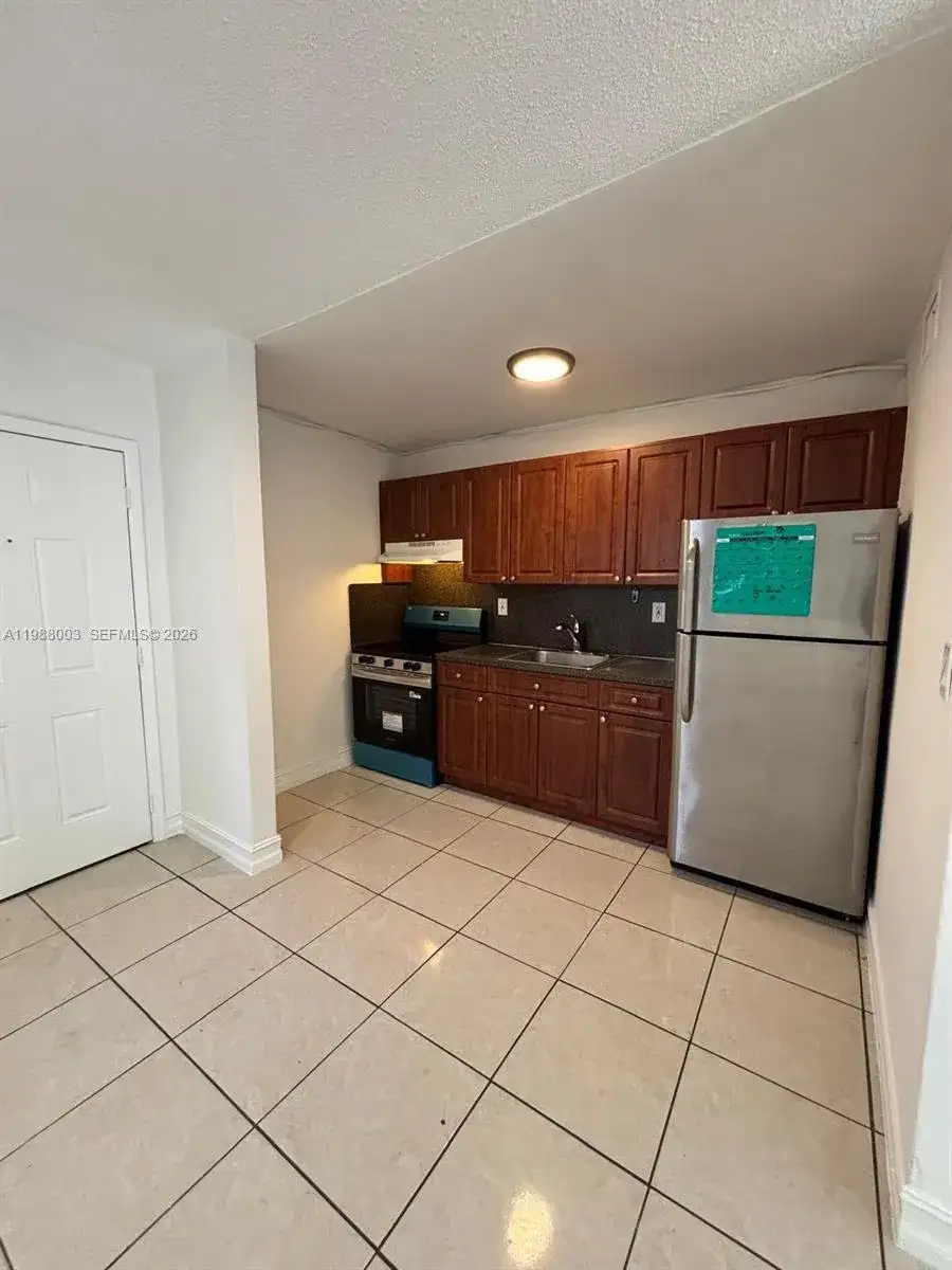 1638 NW 4th St # 3, Miami FL 33125 photo 2
