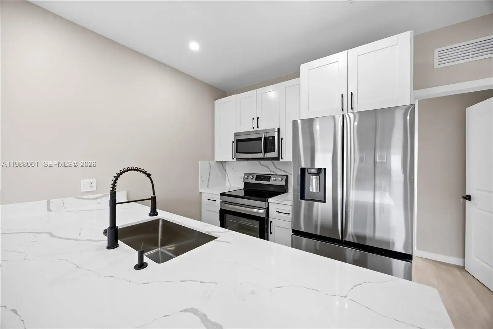 630 NE 166th St # 3, Miami FL 33162 photo 2