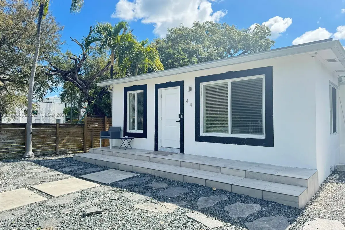 44 NW 40th St, Miami FL 33127