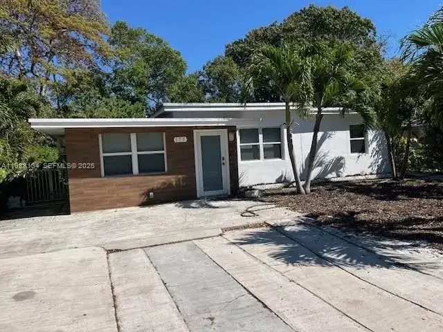 175 NW 121st St, North Miami FL 33168