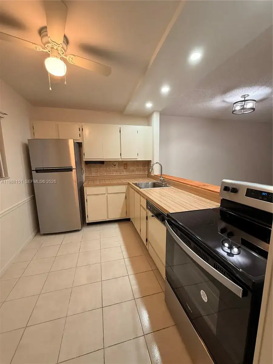 5130 Las Verdes Cir # 123, Delray Beach FL 33484 photo 3