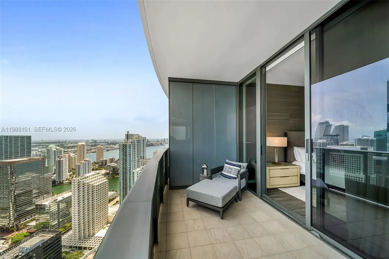 1000 Brickell Plz, Miami FL 33131 photo 3