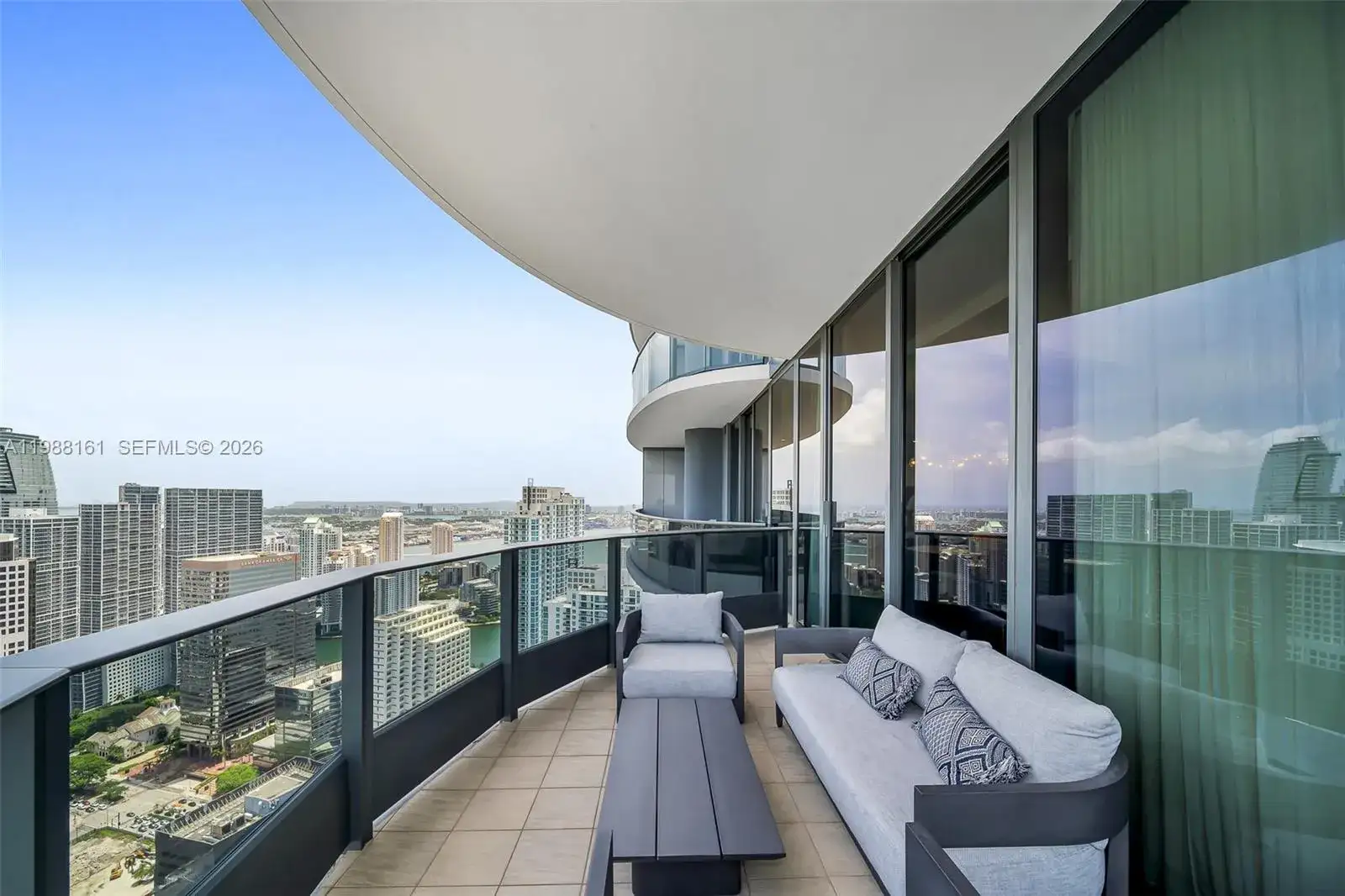 1000 Brickell Plz, Miami FL 33131 photo 4