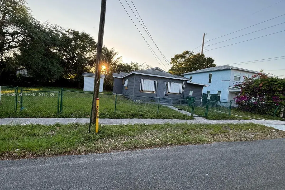 214 SW 1st Ave, Dania Beach FL 33004