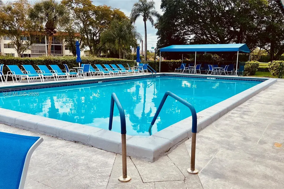 671 S Hollybrook Dr # 104, Pembroke Pines FL 33025
