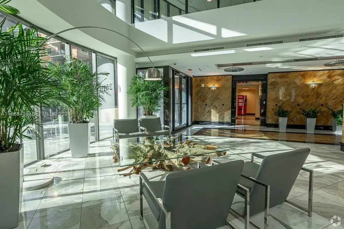 75 Valencia Ave # 302, Coral Gables FL 33134