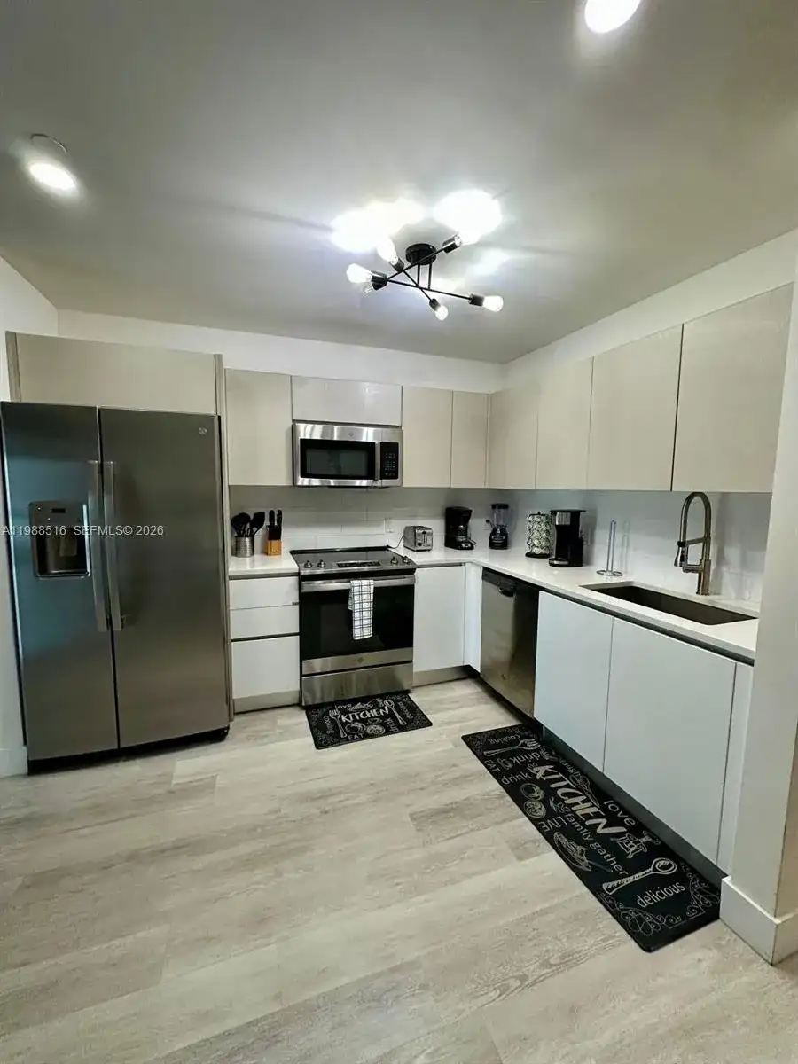 19380 NE 26th Ave # 305, Miami FL 33180 photo 2