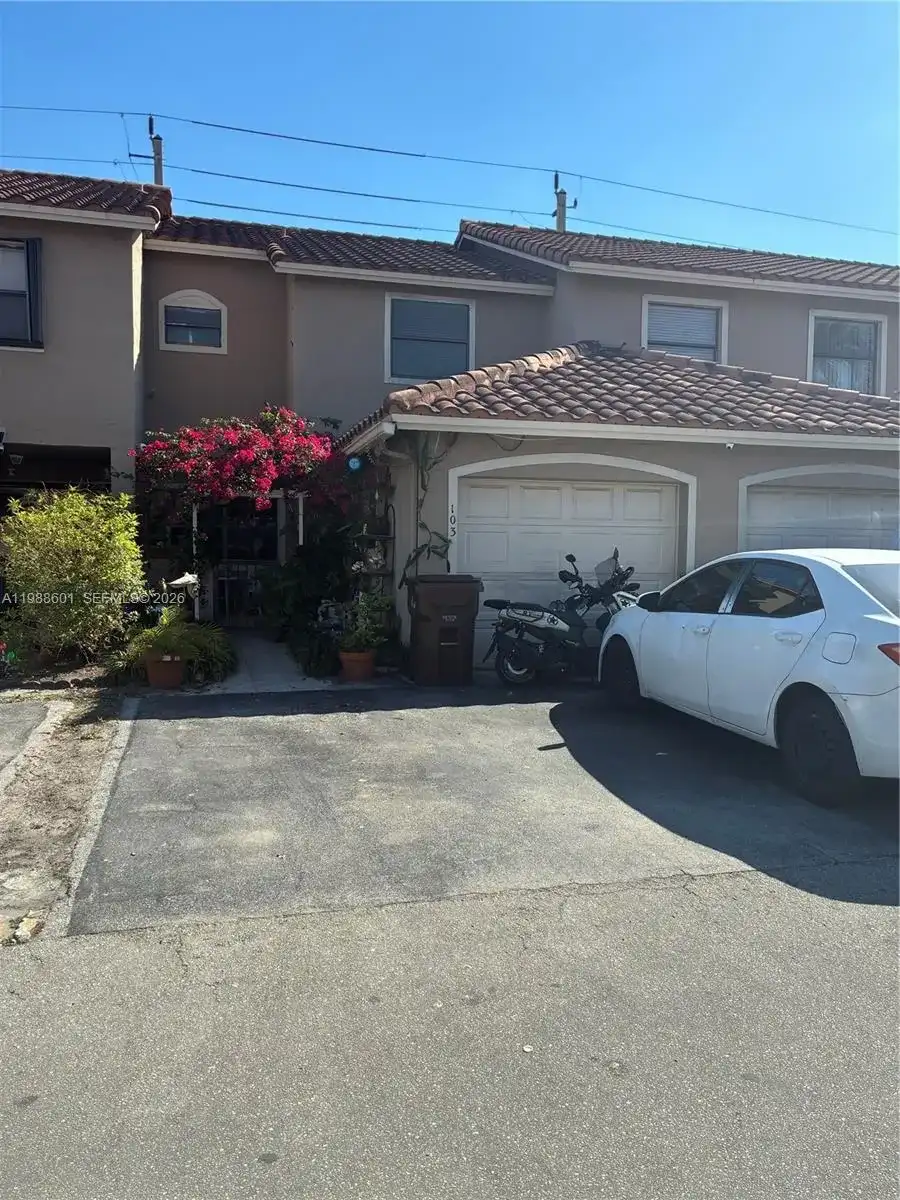 2530 W 60th Pl # 17, Hialeah FL 33016