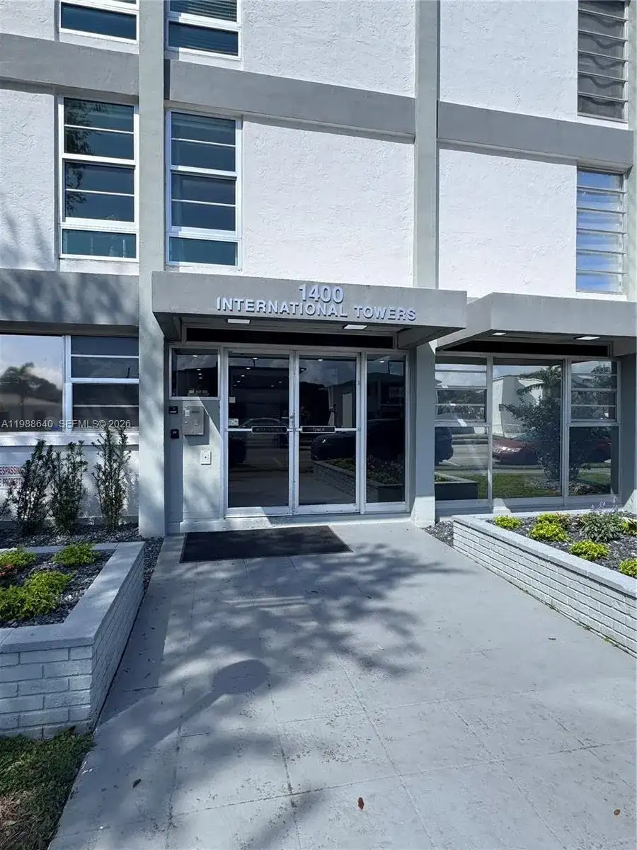 1400 SW 27th Ave # 702, Miami FL 33145 photo 3