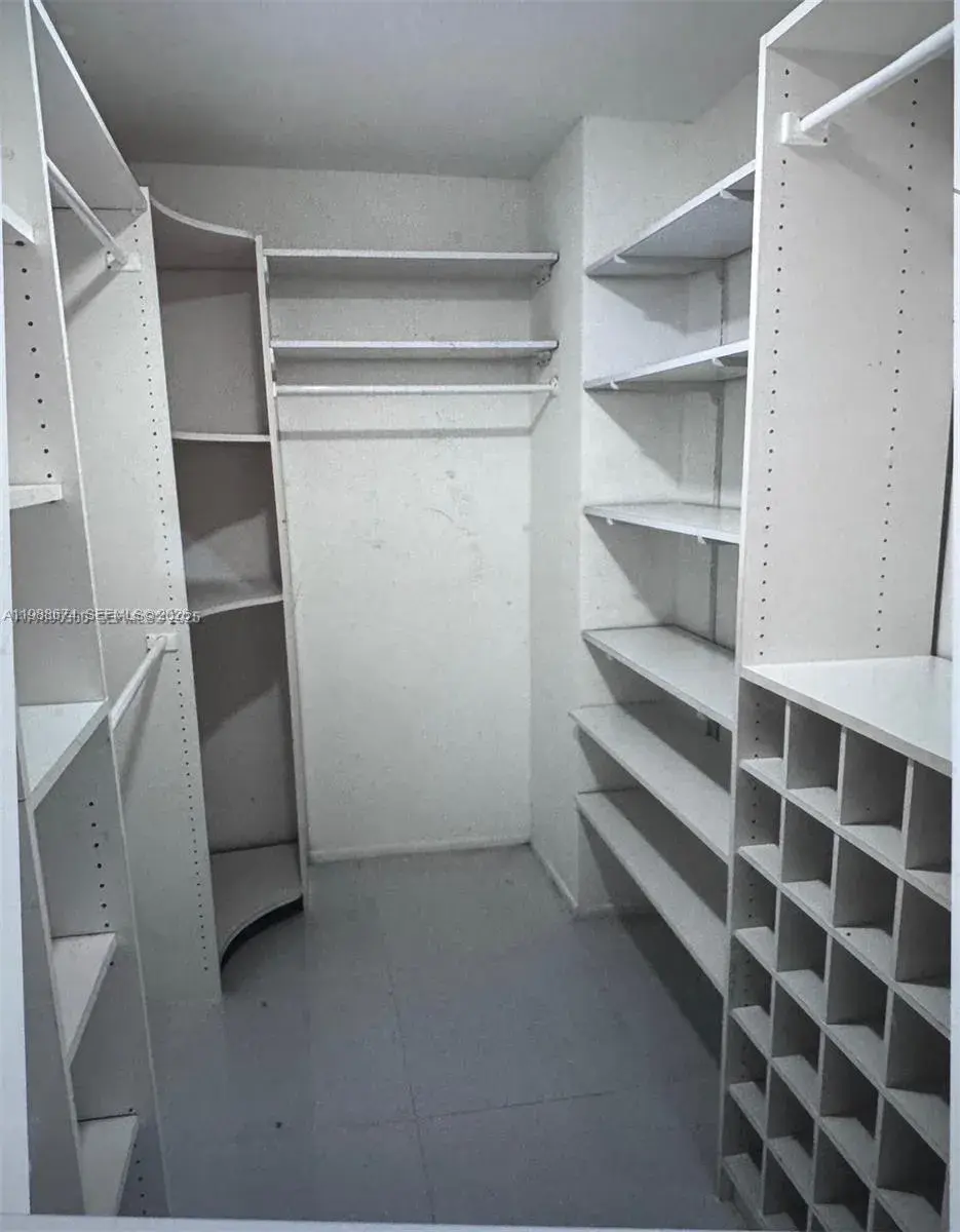 4000 Towerside Ter # 609, Miami FL 33138