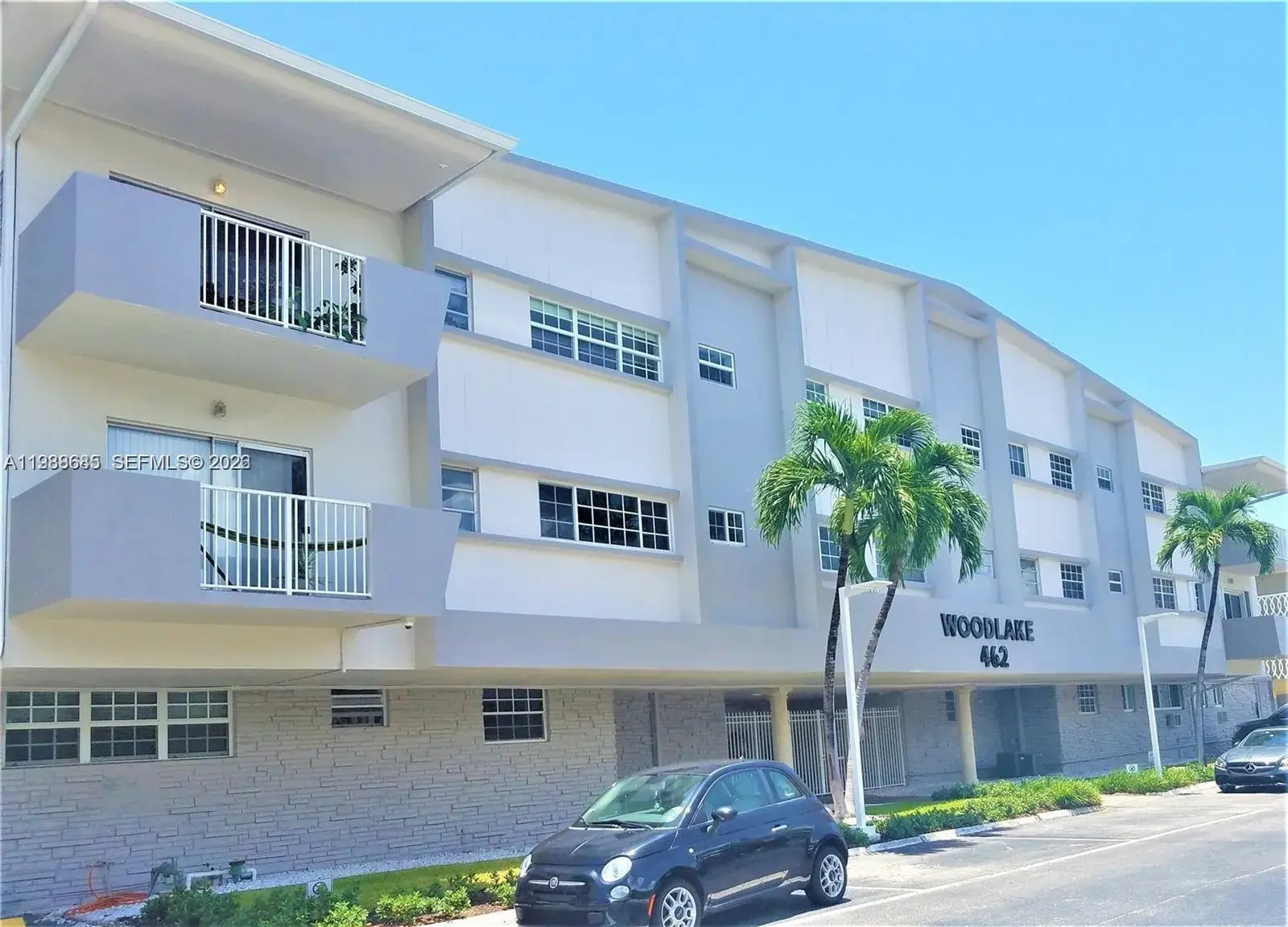 462 Golden Isles Dr # 203, Hallandale Beach FL 33009