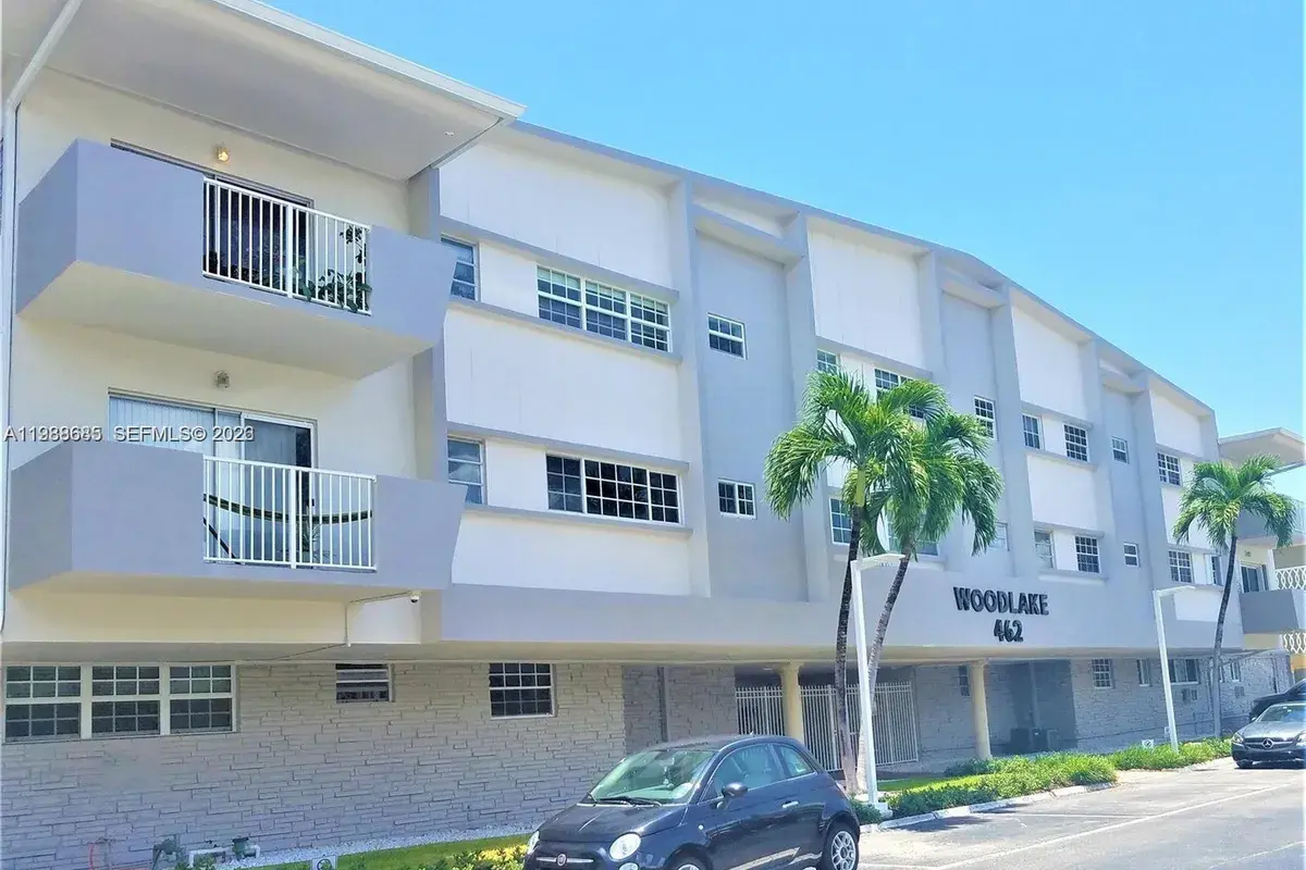 462 Golden Isles Dr # 203, Hallandale Beach FL 33009