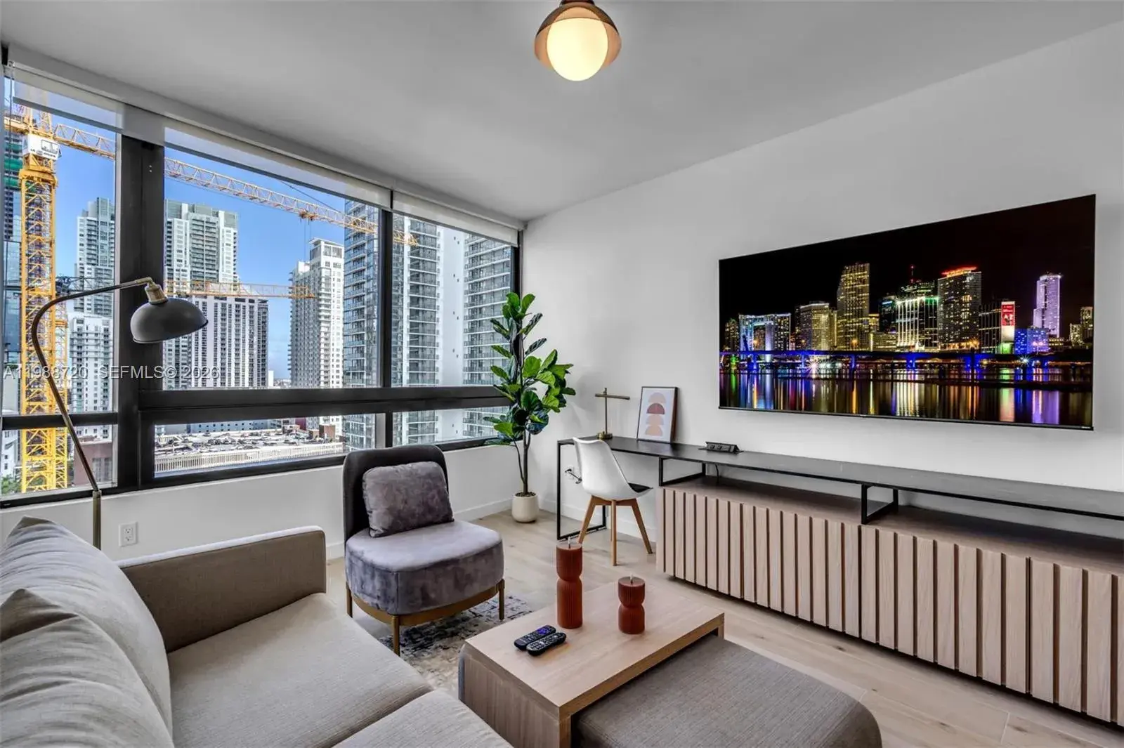225 N Miami Ave # 1701, Miami FL 33131