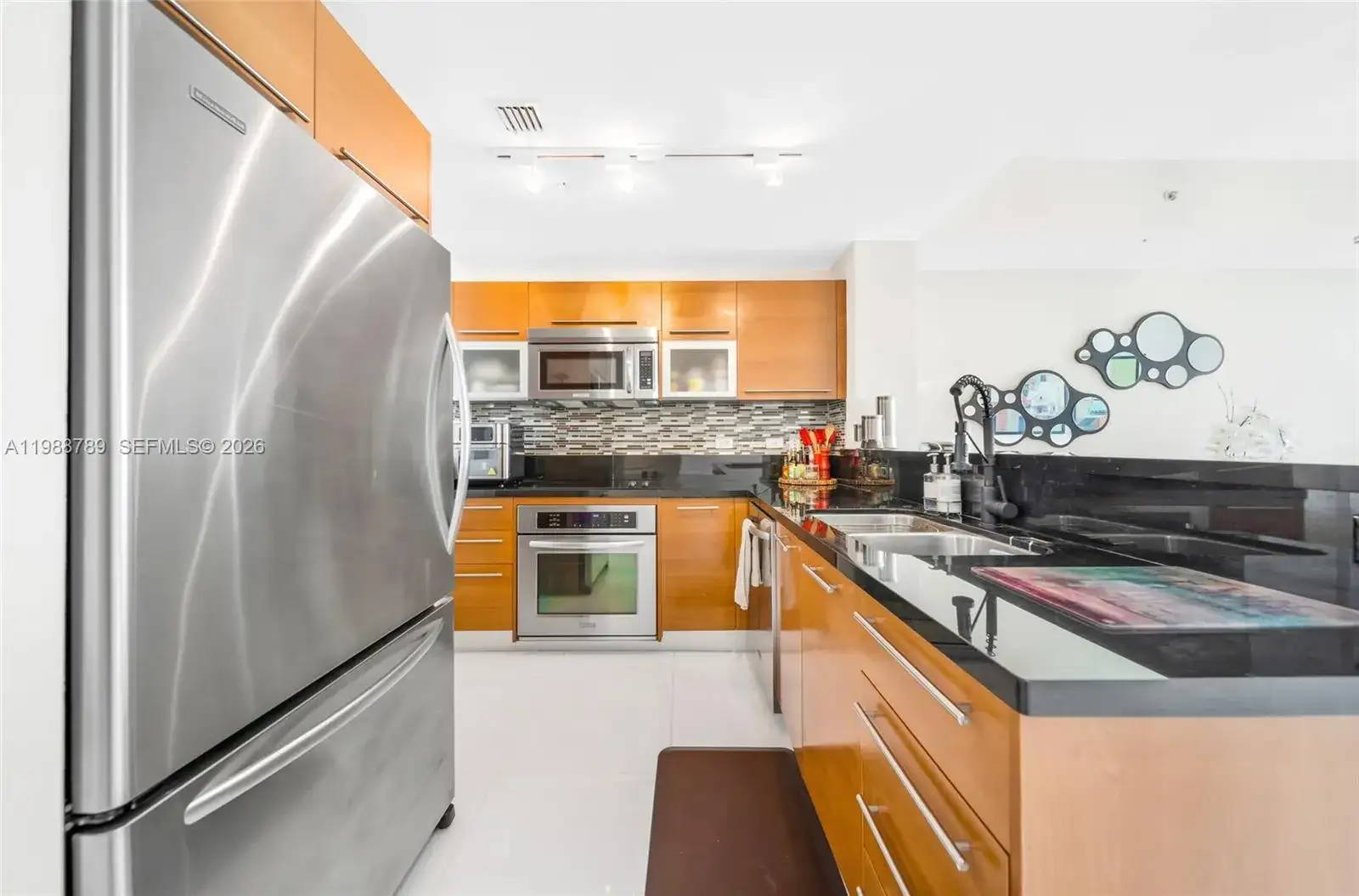 253 NE 2nd St # 1109, Miami FL 33132 photo 2