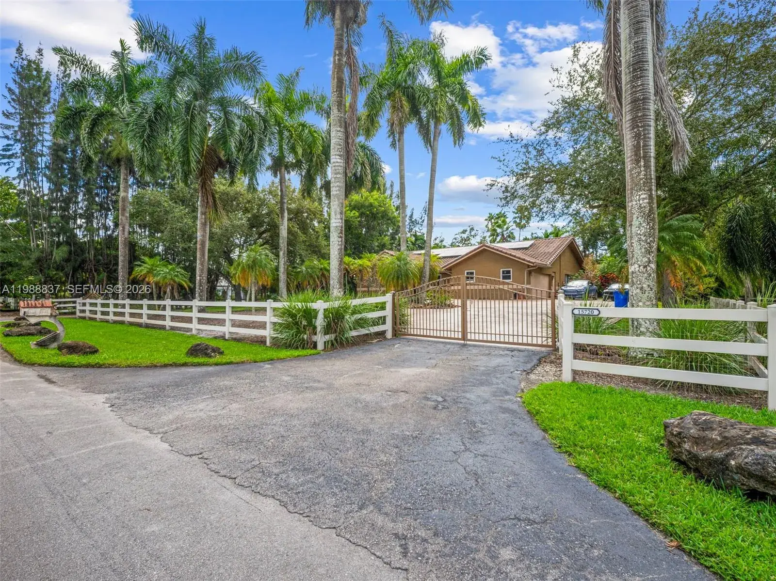 15720 SW 56th St, Southwest Ranches FL 33331