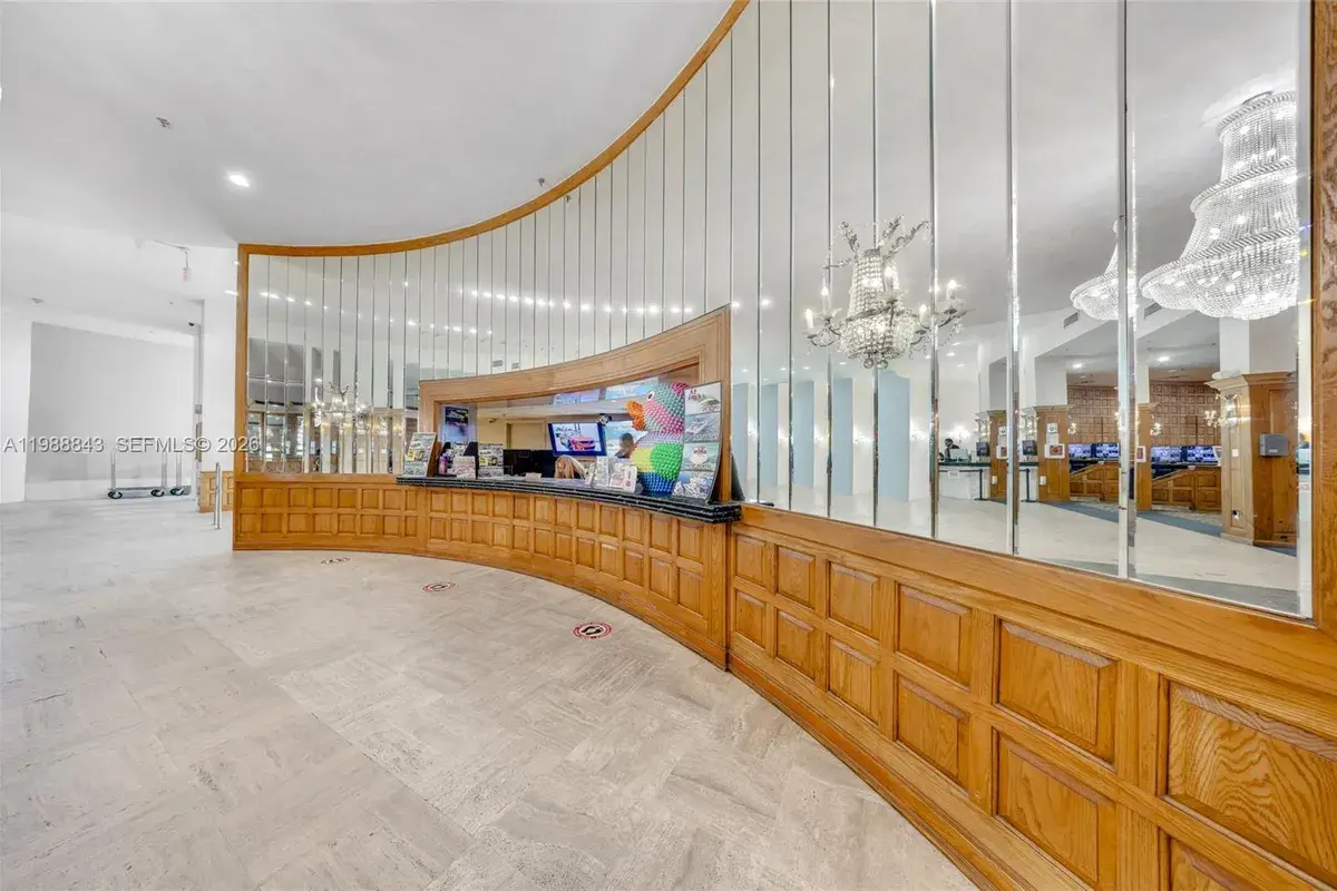 5445 Collins Ave, Miami Beach FL 33140