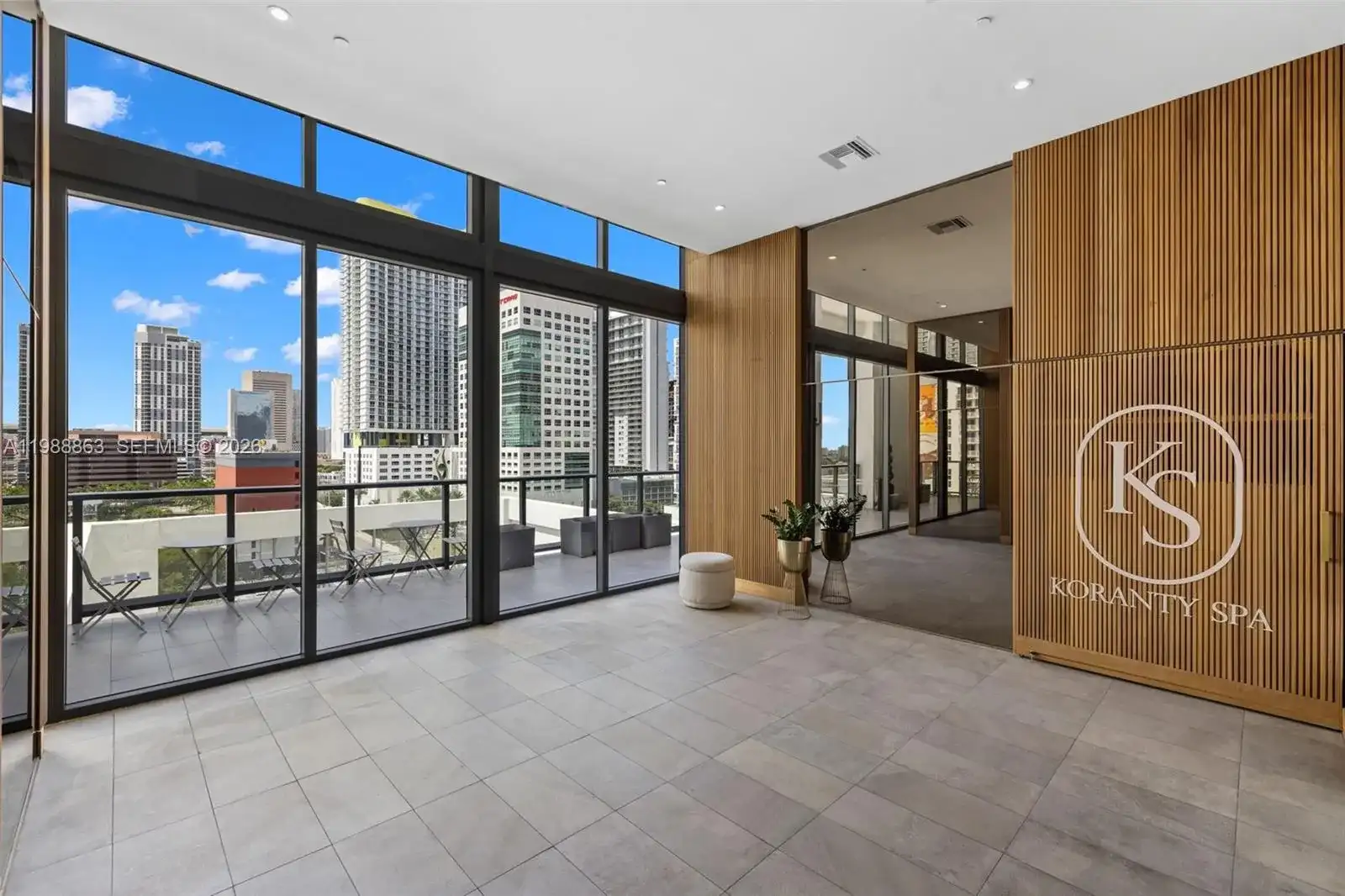 239 SW 9th St # 802, Miami FL 33130