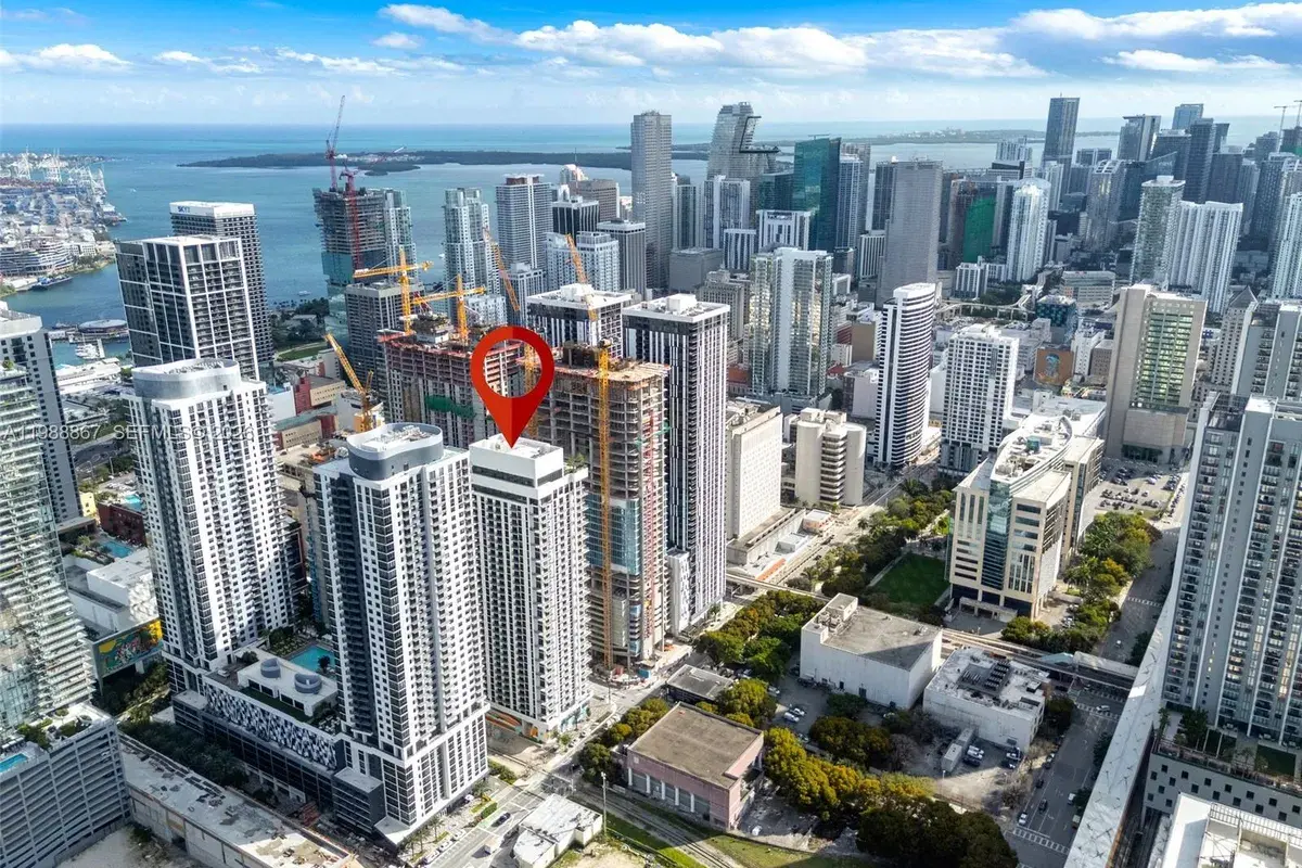 11 NE 6th # 2207, Miami FL 33131