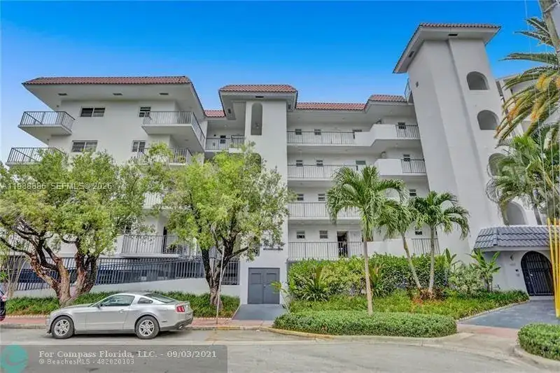 1 bedroom 1 bath Residential for sale at 2455 Flamingo Dr # 504, Miami Beach FL 33140