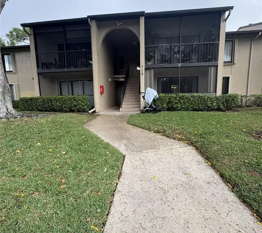 718 Sunny Pine Way # D1, Green Acres FL 33415