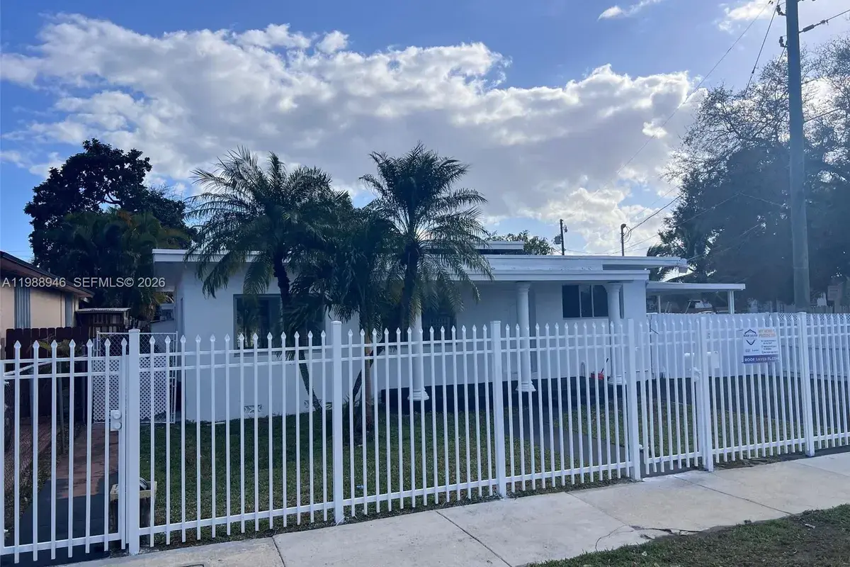 3090 NW 29th St, Miami FL 33142