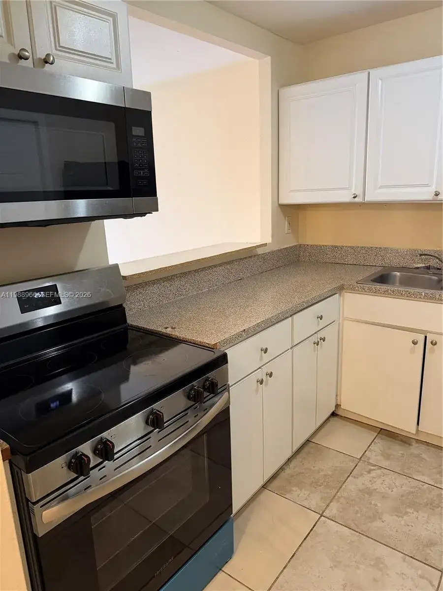 15221 NE 6th Ave # A302, Miami FL 33162 photo 2