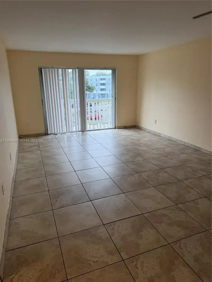 15221 NE 6th Ave # A302, Miami FL 33162 photo 4