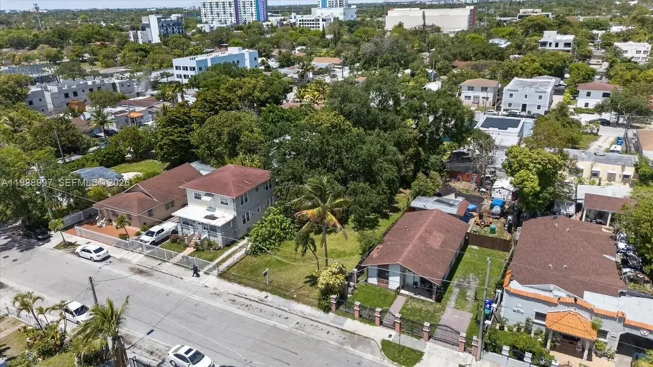 267 NW 31st St, Miami FL 33127 photo 2