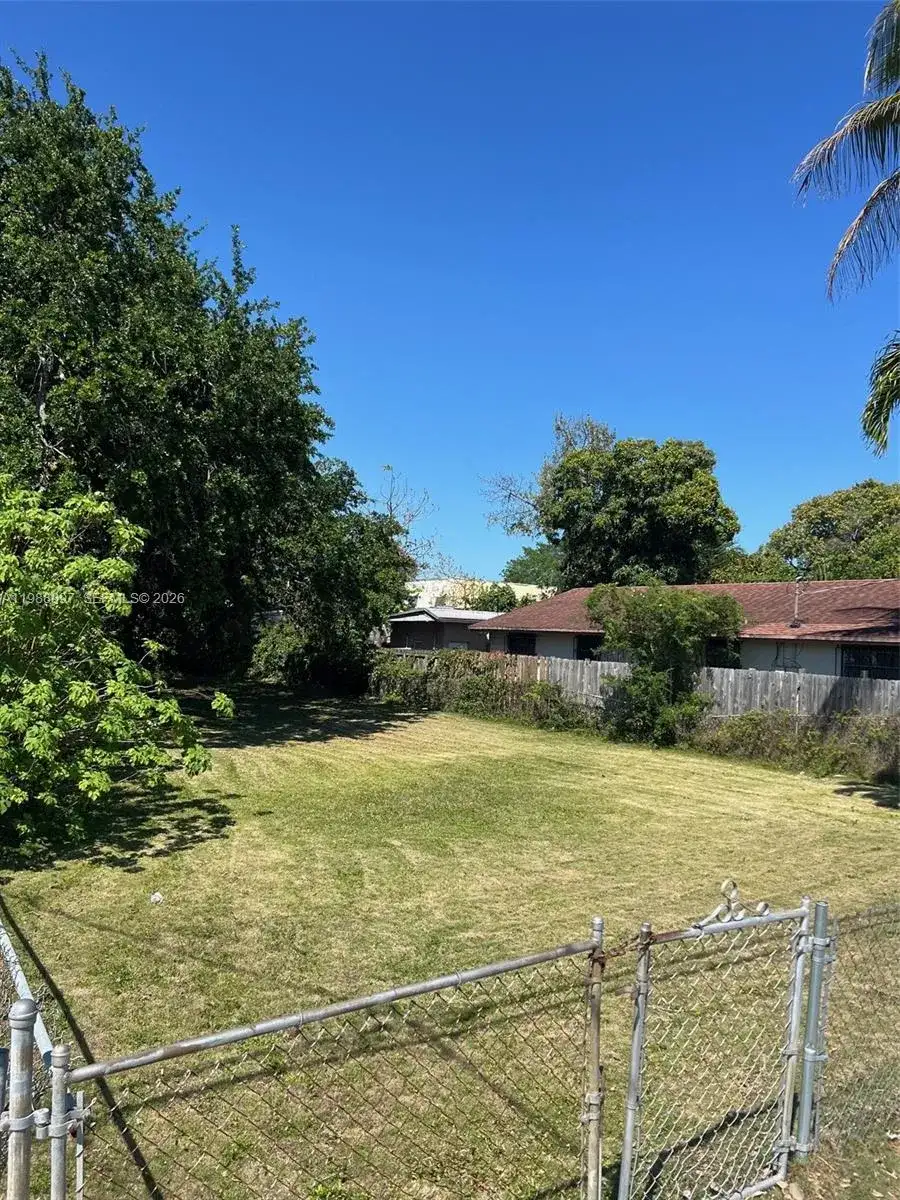 267 NW 31st St, Miami FL 33127 photo 5