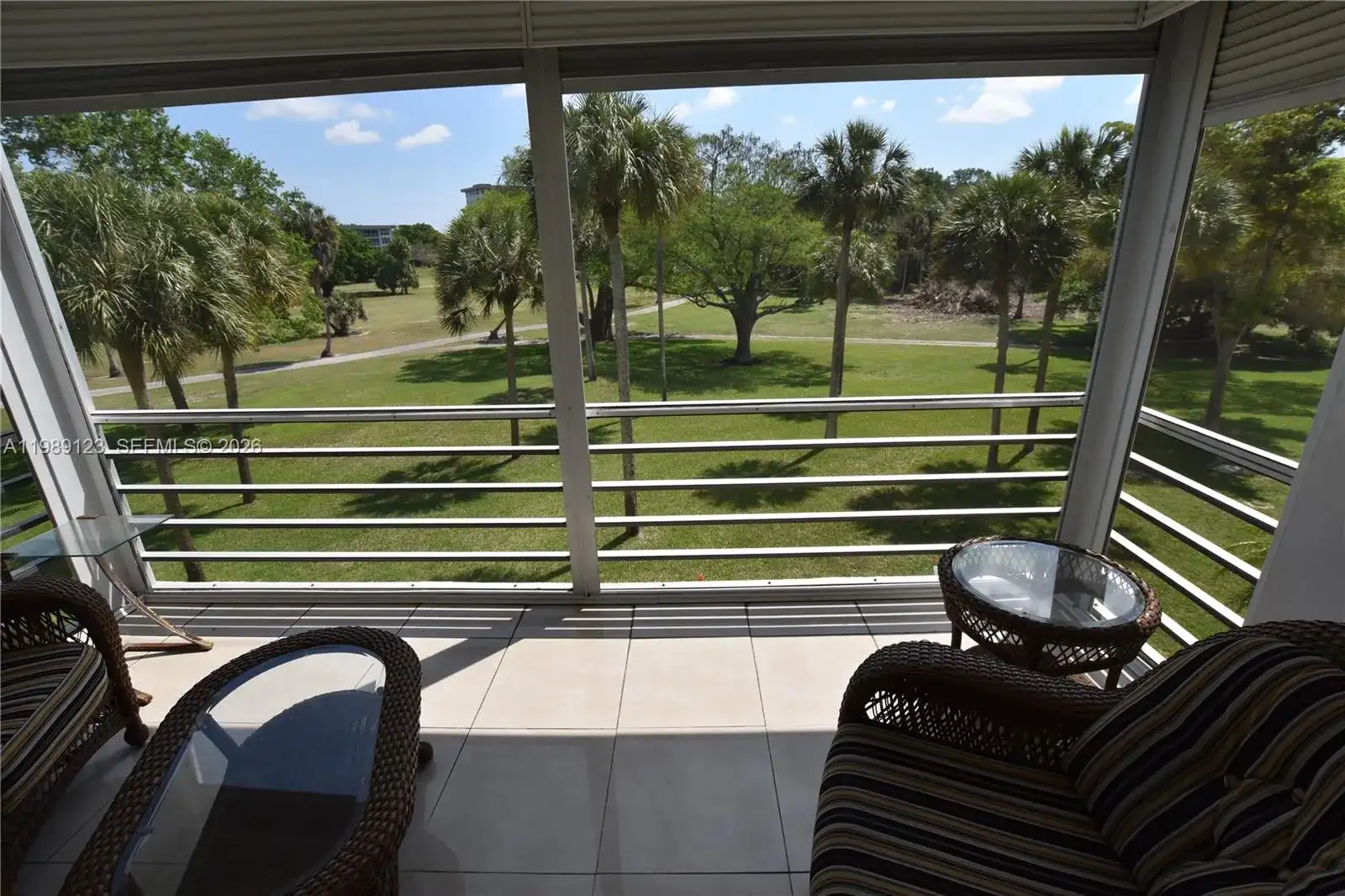 3800 Oaks Clubhouse Dr # 309, Pompano Beach FL 33069 photo 2