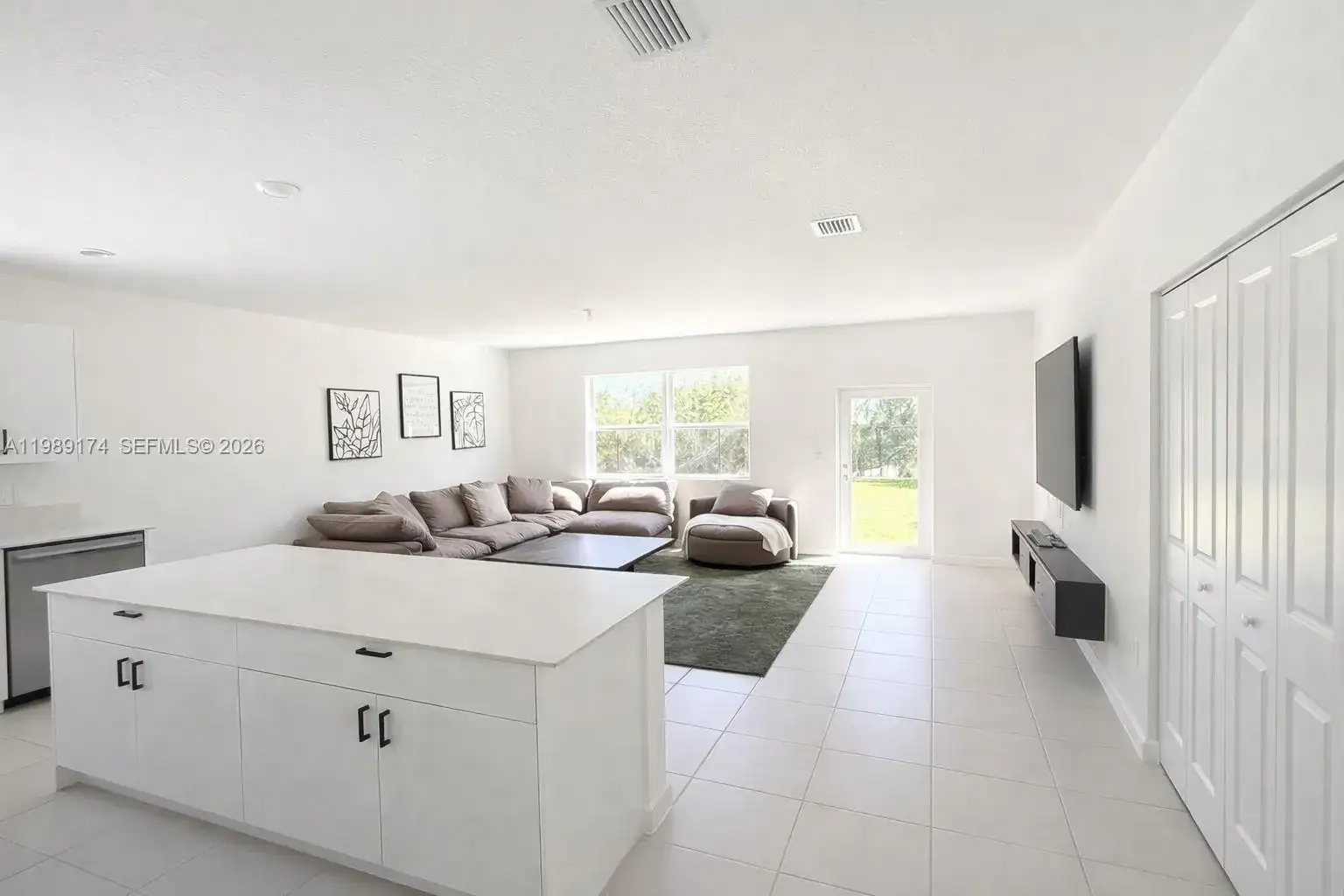 2402 SE 30th St, Homestead FL 33035 photo 3
