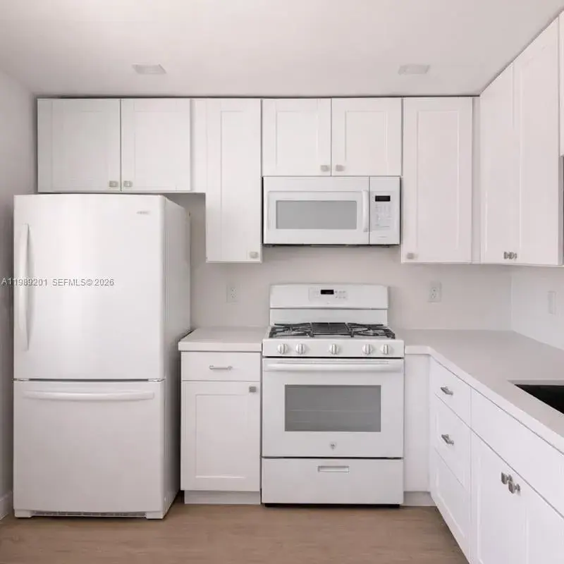 218 NE 12th Ave # 302, Hallandale Beach FL 33009