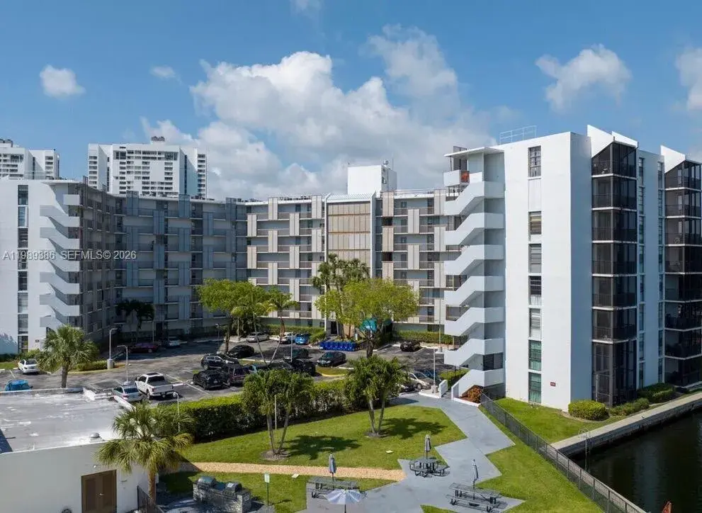 3401 N Country Club Dr # 718, Aventura FL 33180