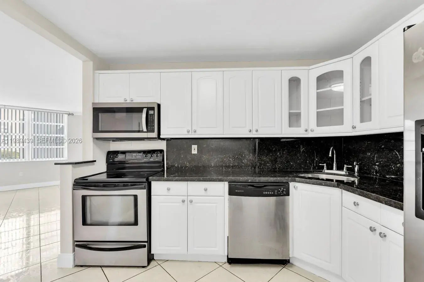 2750 NE 183rd St # 806, Aventura FL 33160