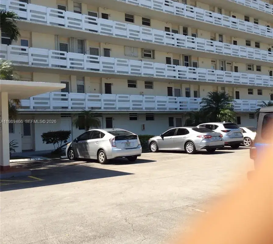 3000 Marcos Dr # P312, Aventura FL 33160