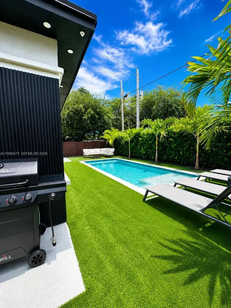 500 NW 43rd St, Miami FL 33127