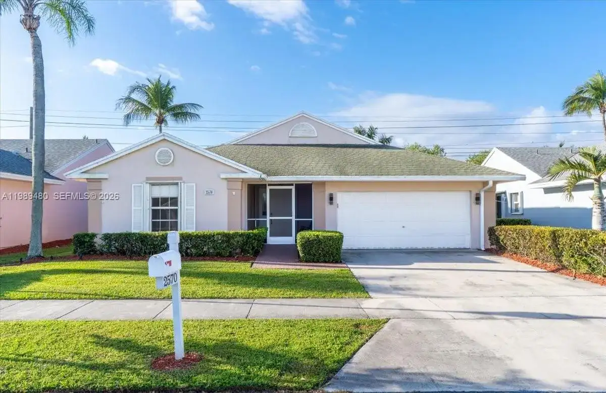 2570 SE 7th Pl, Homestead FL 33033 photo 2